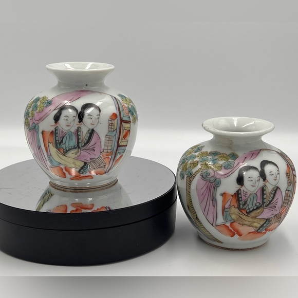 Small Chinese Porcelain Figural Vases - pair - Picture 1 of 8